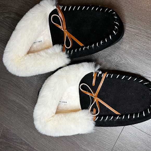 Brand new saks fifth avenue Moccasins - Picture 2 of 6